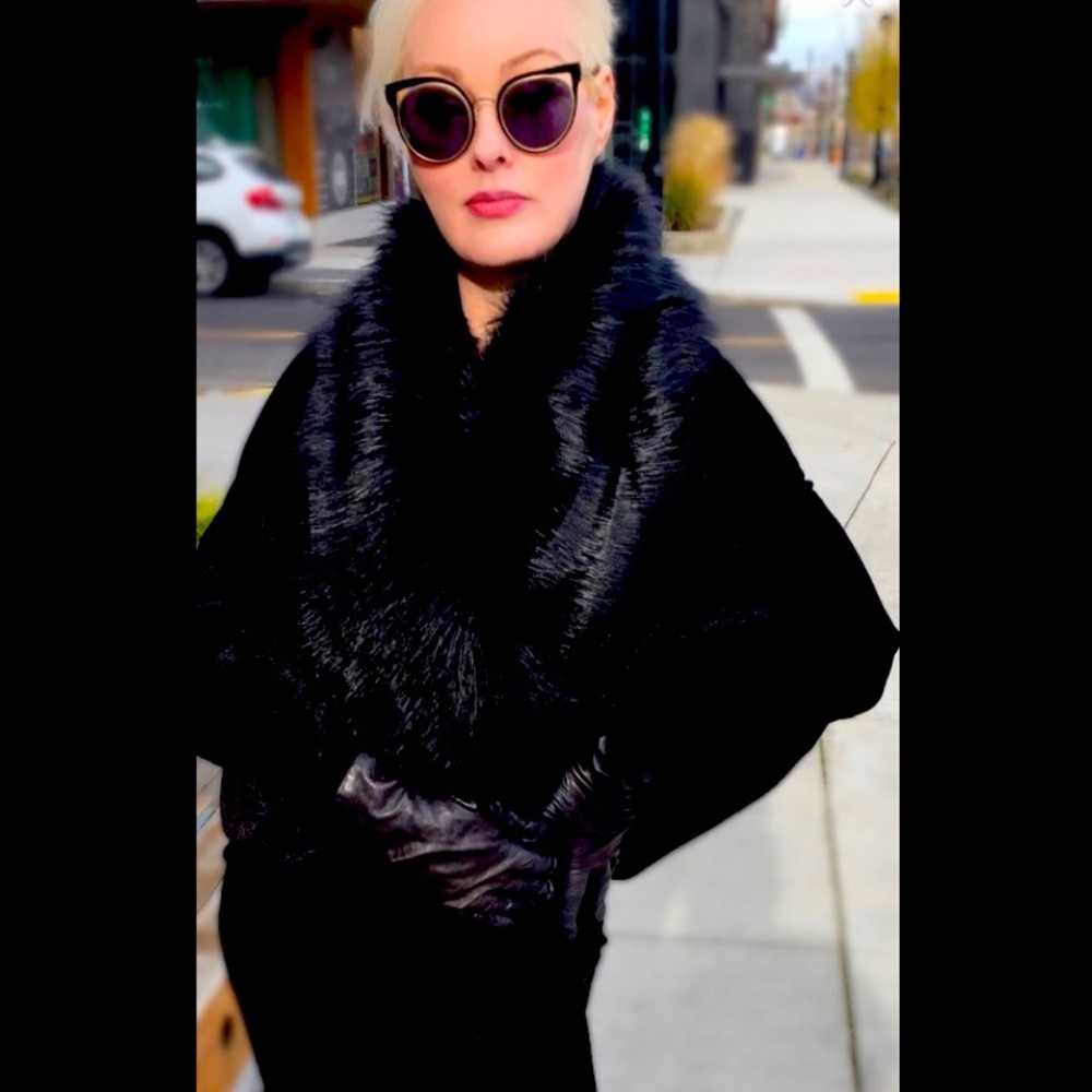 A LUXURIOUS FAUX FUR VELVET SIZE VARIOUS